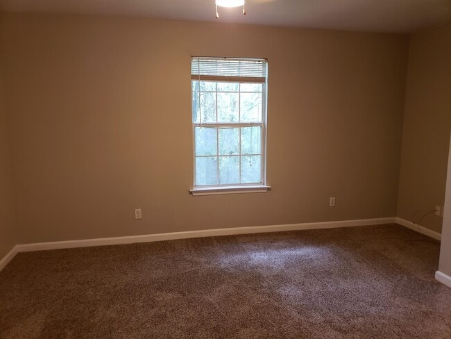 Building Photo - 227 Dixie Dr