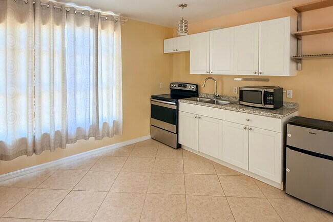 Building Photo - ICW_143 Mango Dr