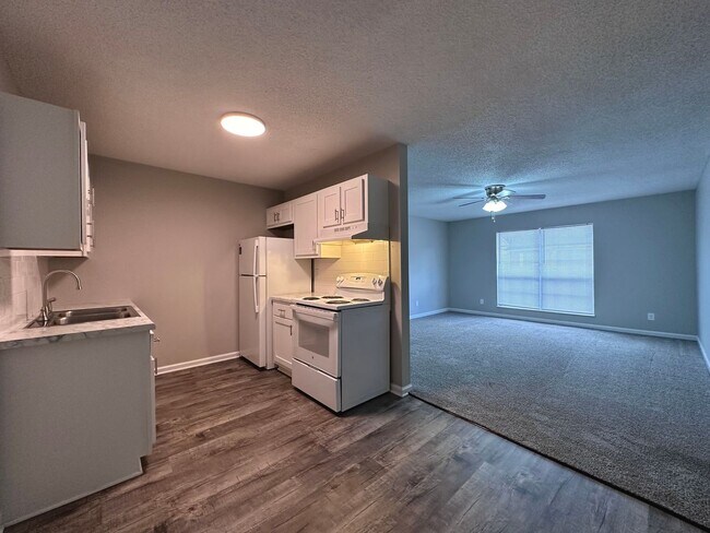 Building Photo - Now Leasing: 2 Bedroom Apartment in Maryvi...