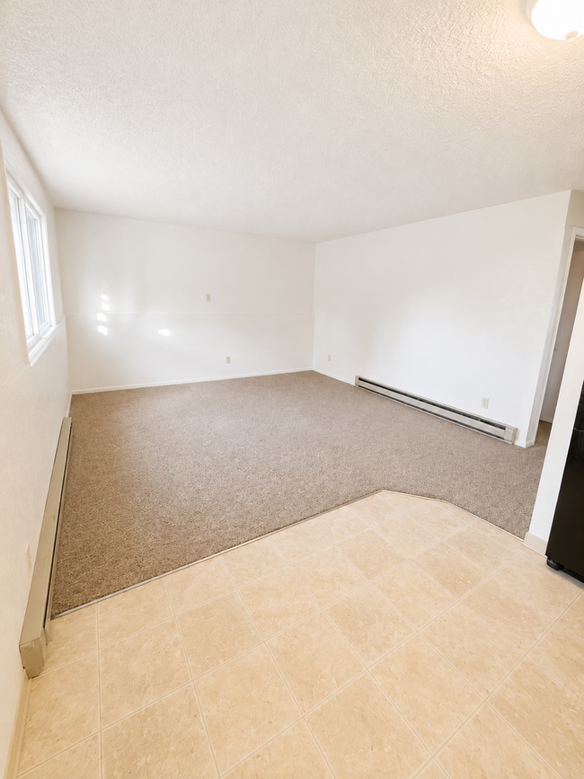 Building Photo - 418 Lola Ln