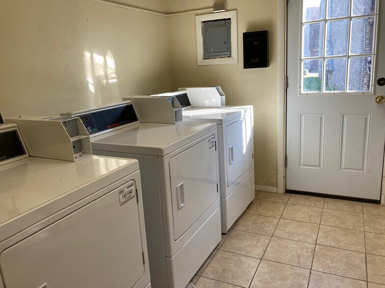 Building Photo - 204 Kellywood Mnr