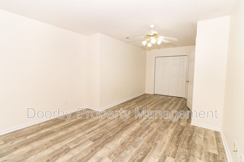 Building Photo - 1004 Roselawn Dr