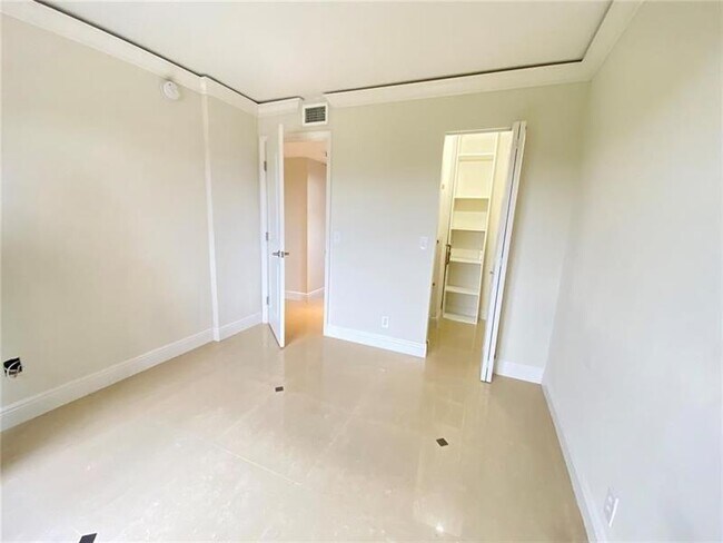Building Photo - 3700 N Pine Island Rd