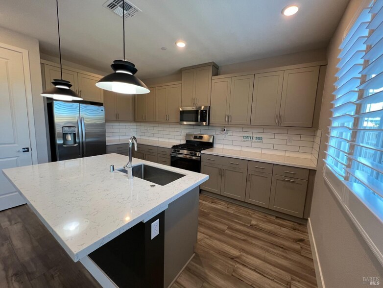 Building Photo - 5371 Elan Dr