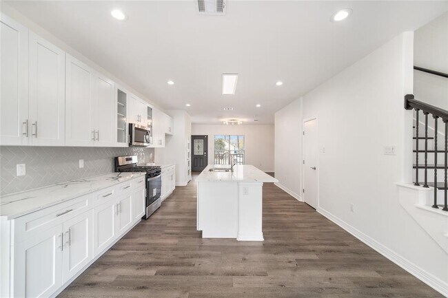 Building Photo - 2336 Charles Rd