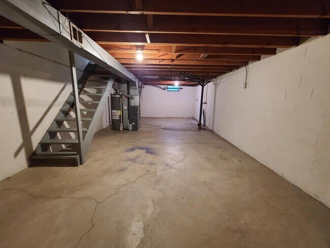 Building Photo - 5013 Godown Rd