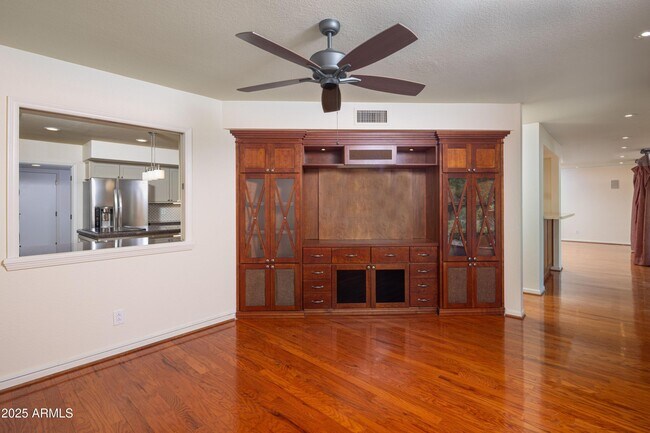 Building Photo - 8373 S Forest Ave