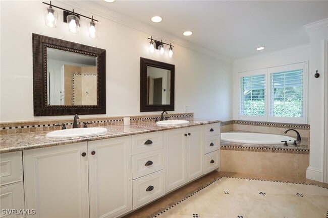 Building Photo - 2201 Beacon Ln