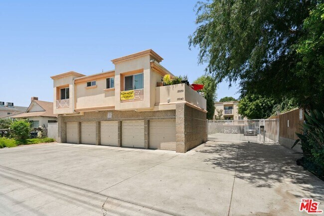 Building Photo - 15939 Victory Blvd