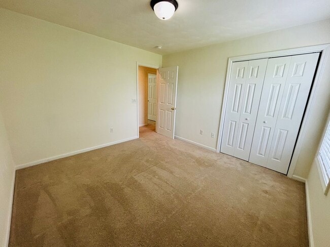 Building Photo - 985 New Village Dr NW