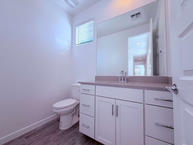 Building Photo - 10126 E Ulysses Ave