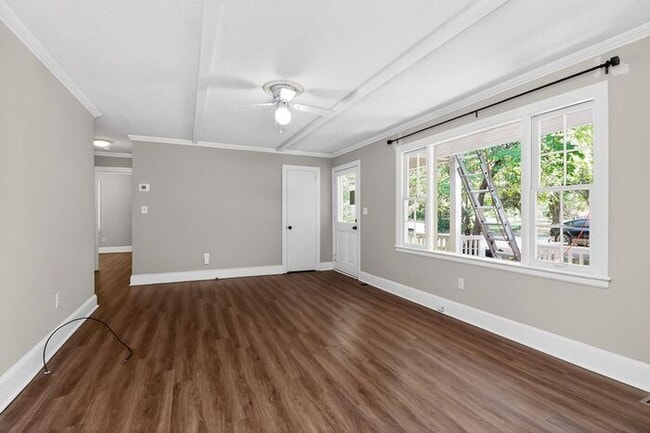 Building Photo - 3BD/2BA Single Family Home on Large Lot!