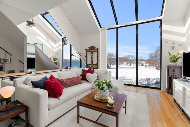 Building Photo - 126 Merrimac St