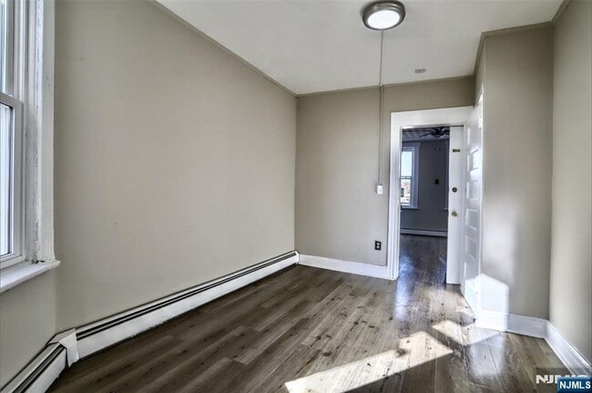 Building Photo - 743 Harrison Ave