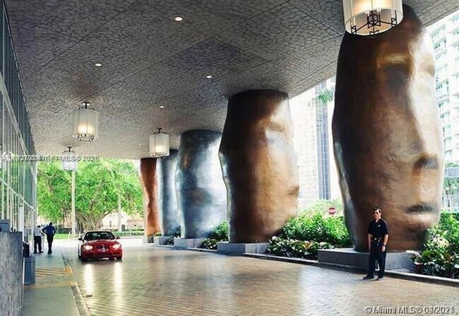 Building Photo - 495 Brickell Ave