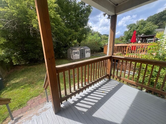 Building Photo - Carnegie - 1 Bedroom 1 Bathroom - Updated ...