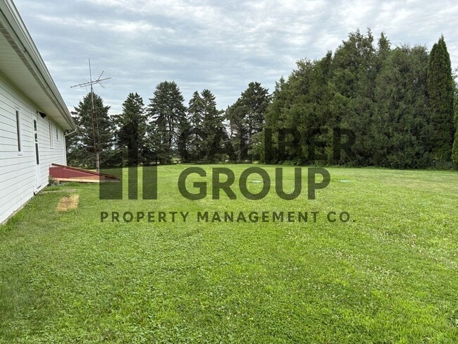 Building Photo - 2 bedroom 1 bath ranch style home