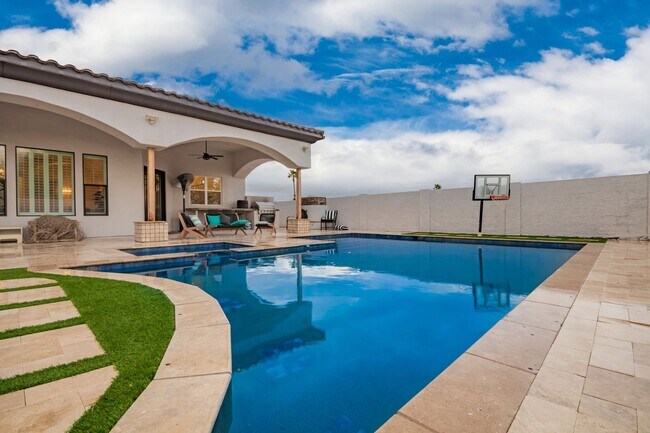 Building Photo - Beautiful 6-bedroom basement home