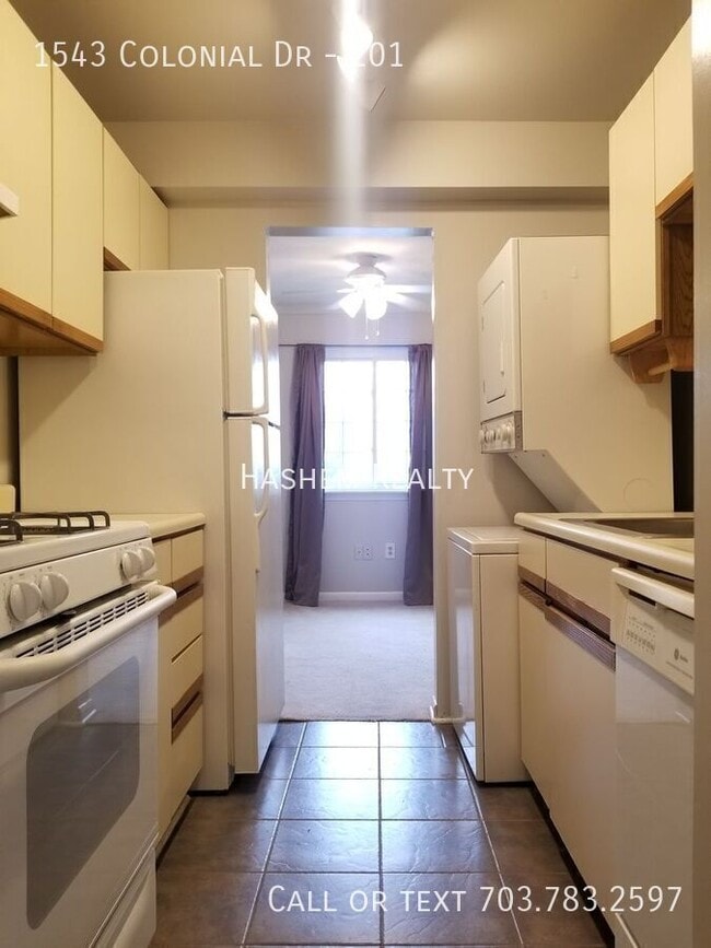 Building Photo - 1543 Colonial Dr