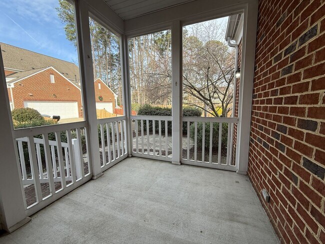 Building Photo - Immaculate End-Unit Townhome in Port Warwick