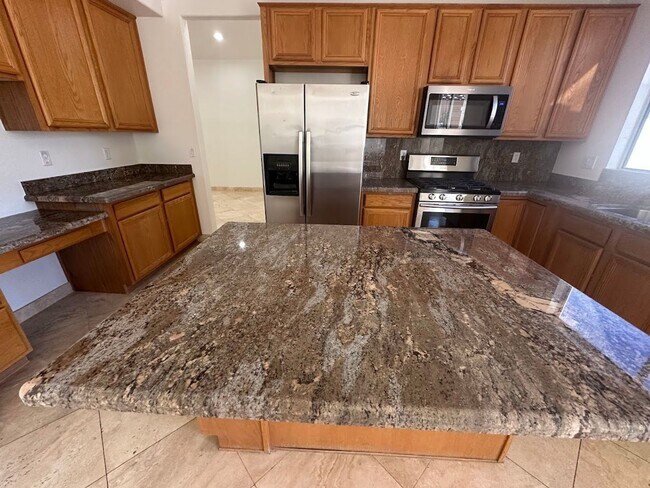 Building Photo - Gorgeous 4 bedroom Scottsdale home with POOL and 3 car garage