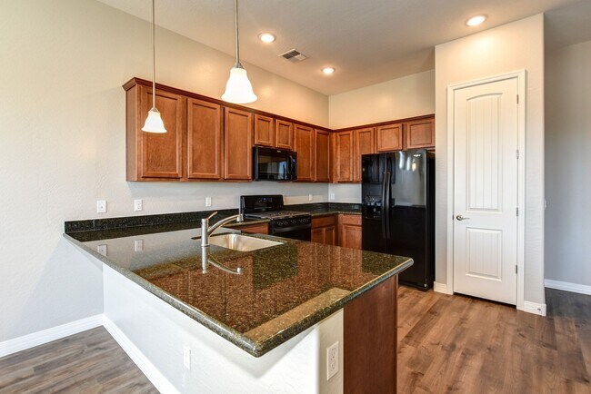Building Photo - Rate reduction on this beautiful Townhome in Granville!
