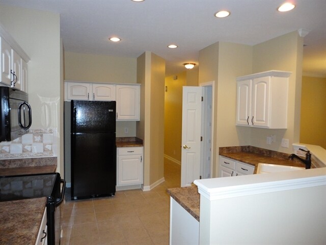 Building Photo - 8426 Stark Dr