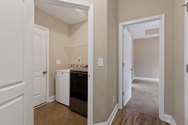 Building Photo - Beautiful 3-bedroom, 2.5-bathroom home available for lease in Hampstead