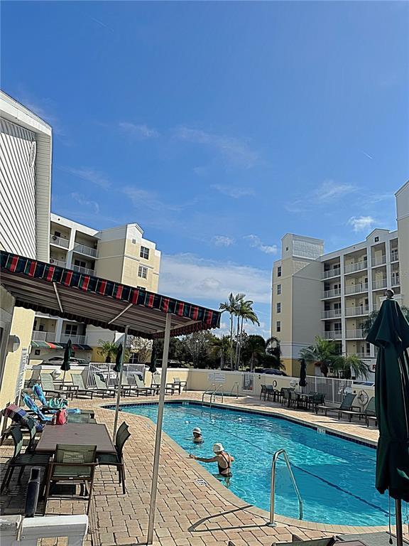 Building Photo - 1200 Country Club Dr