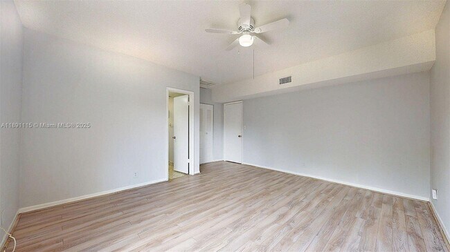 Building Photo - 4850 SW 63rd Terrace