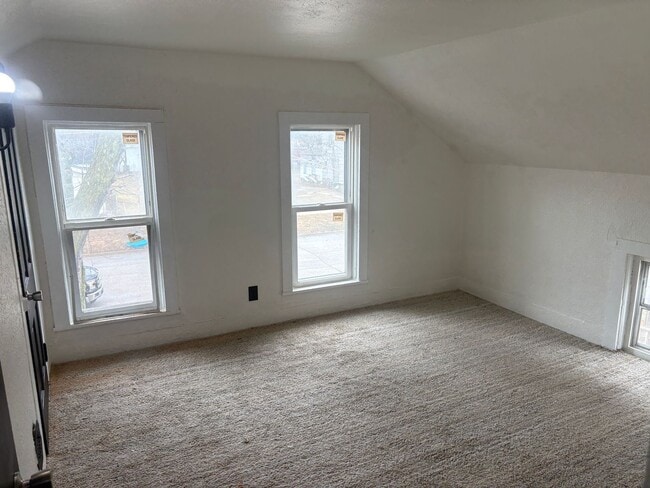 Building Photo - Duplex Apartment in Waterloo, IA