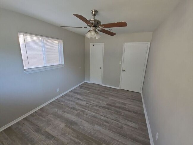 Building Photo - 202 Linda Ln