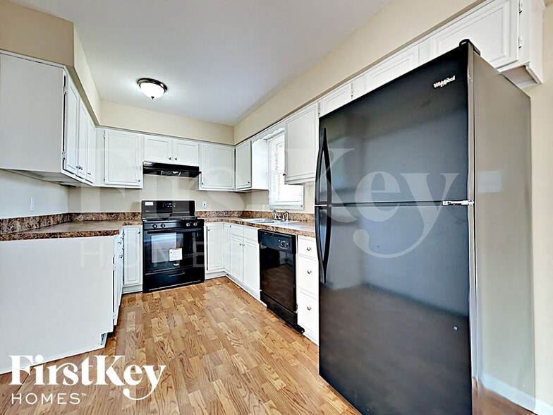 Building Photo - 8920 Woody Trail