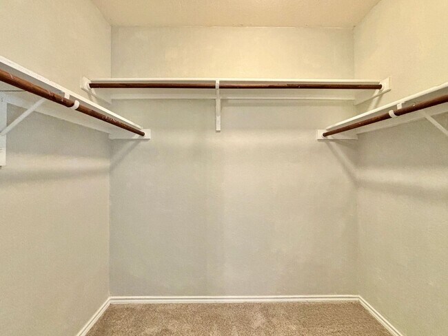 Building Photo - Welcome to this Big & Beautiful! 5 bed/3.5...