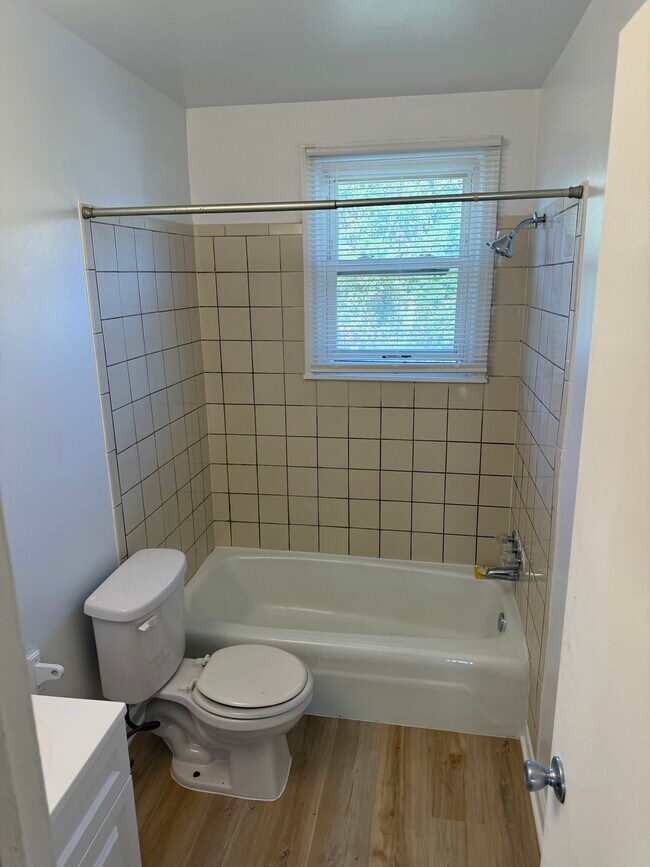 Up Stairs Bathroom - 828 Maury Ave