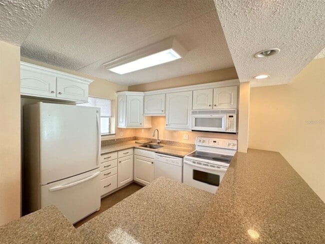 Building Photo - 845 S Gulfview Blvd