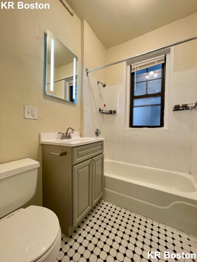 Building Photo - 148 Hemenway St