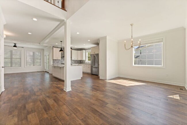 Building Photo - Spacious 5-Bedroom Oasis with 3.5 Baths in...
