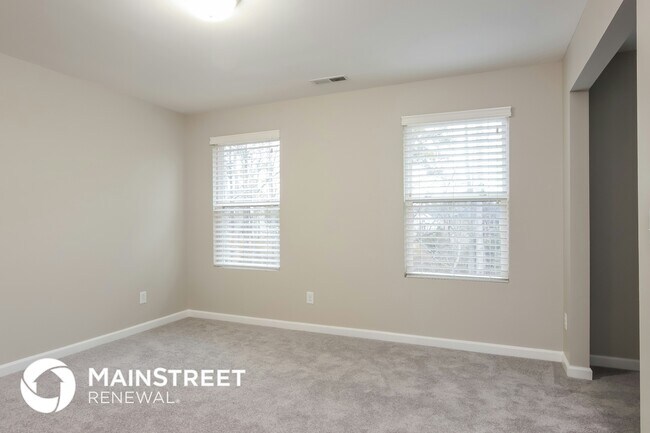 Building Photo - 121 Rosebud Ln