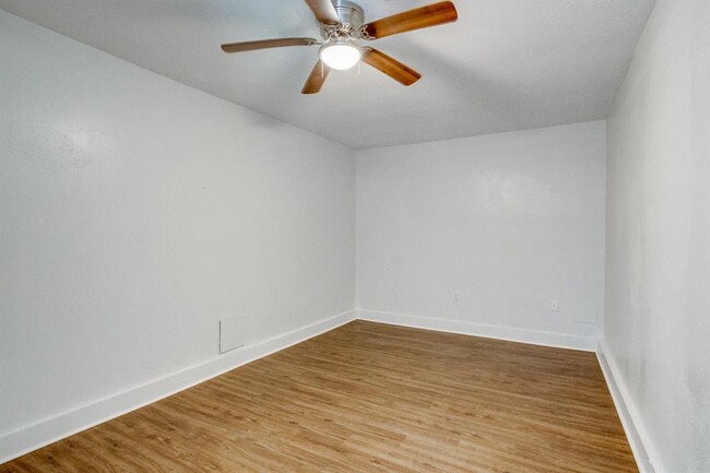 Building Photo - 2504 Ewell Dr