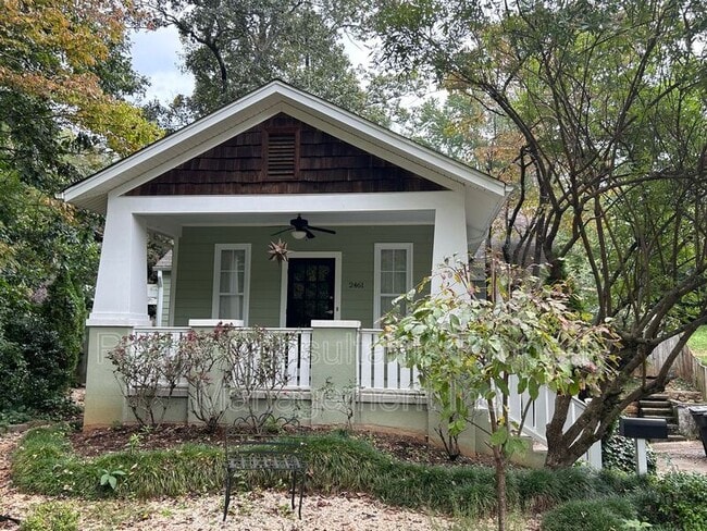 Building Photo - 2461 Lyndhurst Ave