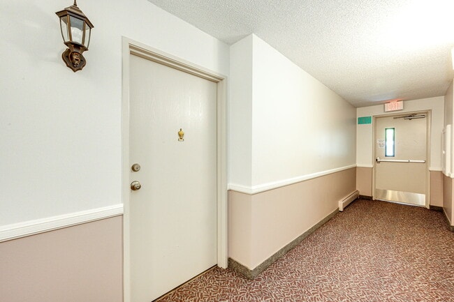 Building Photo - 3184 S Heather Gardens Way