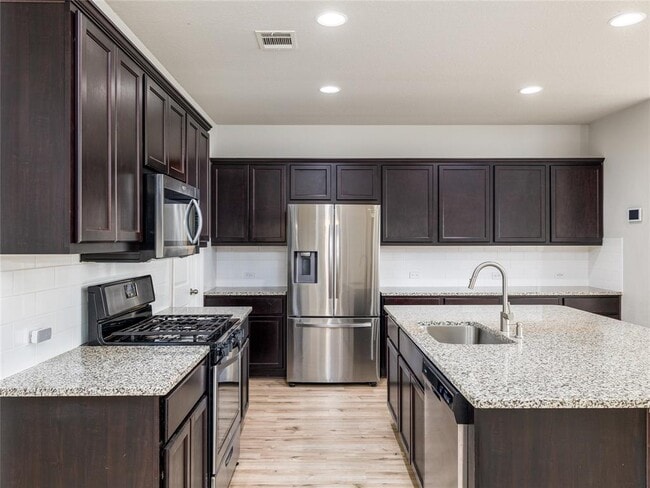 Building Photo - 121 Struss dr