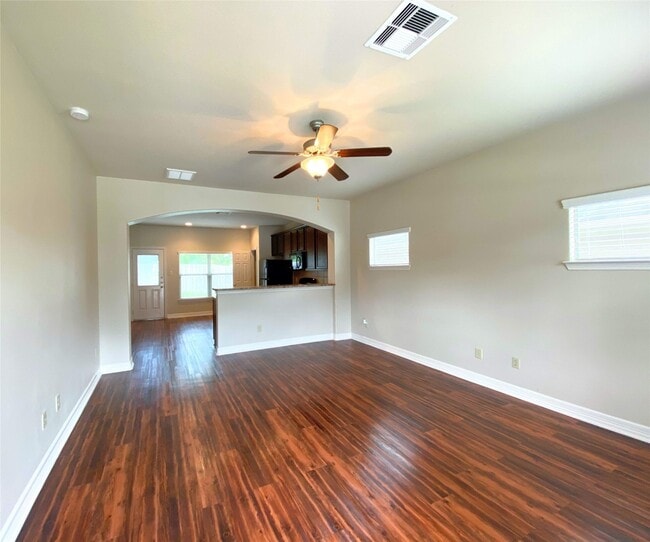 Building Photo - 40 Woodland Hills Dr