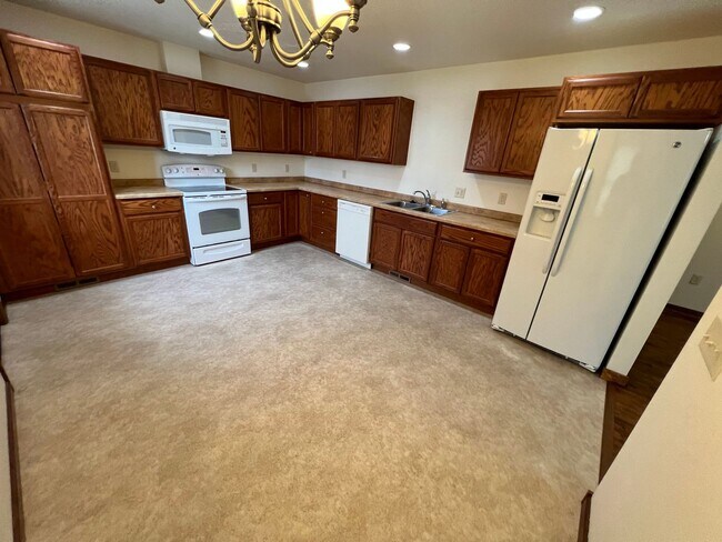 Building Photo - 409 S Broadway Ave