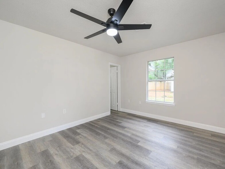 Building Photo - 1053 Emerald Ln