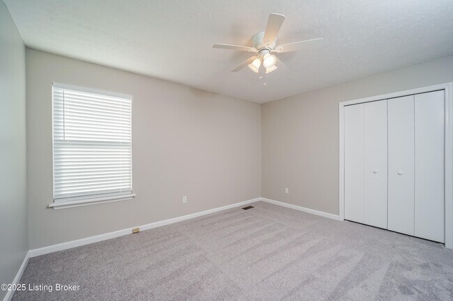 Building Photo - 4008 Willowview Blvd