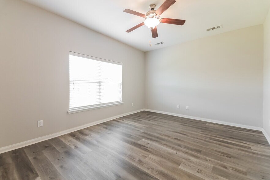 Building Photo - 900 Princewood DR