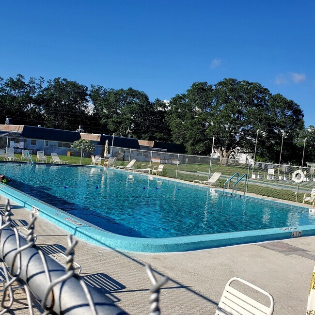 Pool and Clubhouse amenities - 6775 Armand Pl N