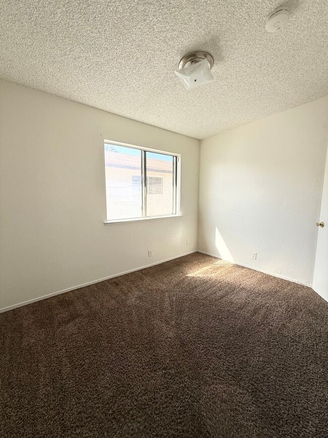 Building Photo - 3308 E Olive Ave